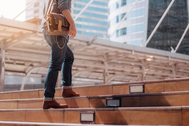 Photo low section of man standing on built structure