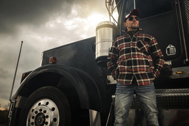 Photo low section of man standing in car