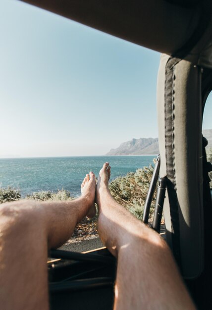 Photo low section of man traveling in vehicle