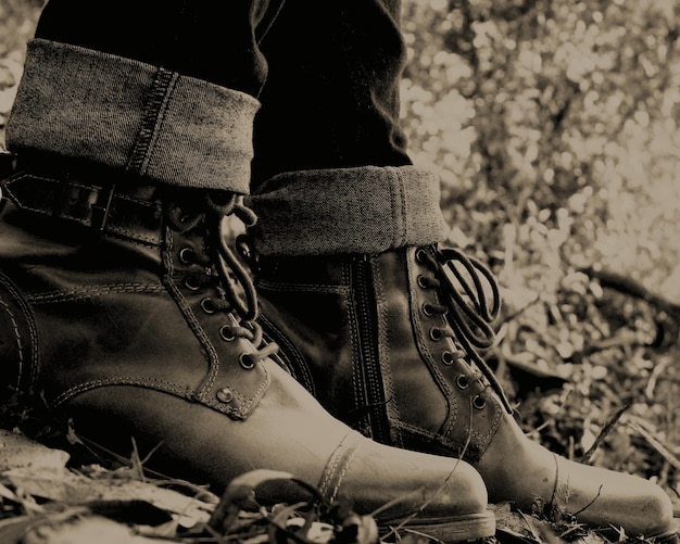 Photo low section of man wearing leather shoes while standing on land