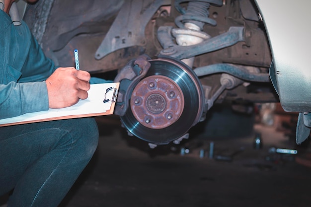 Photo low section of man working at bus