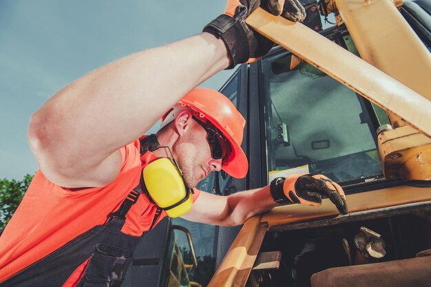 Photo low section of man working in factory