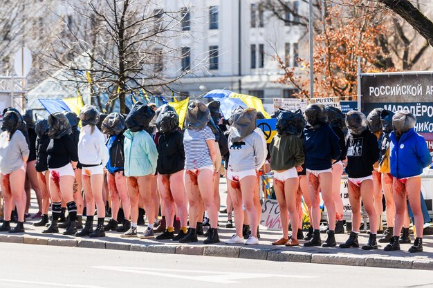 写真 街を歩く人々の下層階級