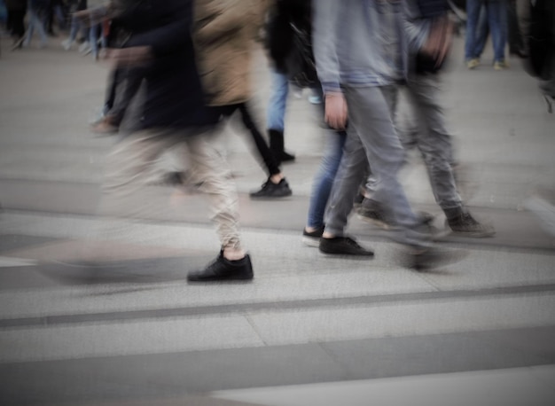 写真 街を歩く人々の下層階級