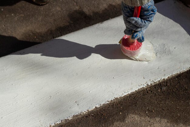 写真 歩道の女性の下部