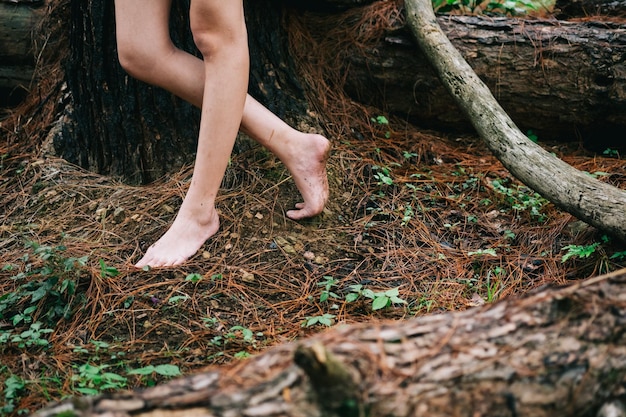 写真 競技場に立っている女性の下部