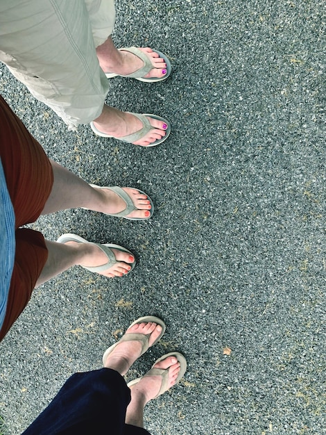 Photo low section of people standing on road