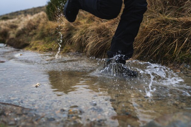 Photo low section of person running in puddle