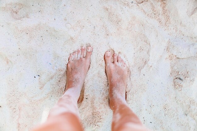 Photo low section of person on sand