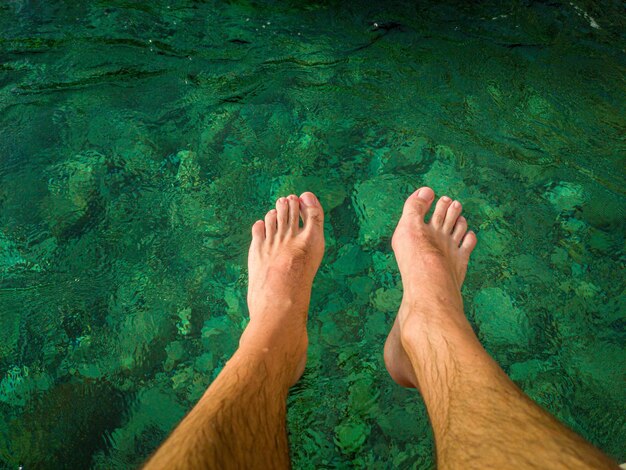 Photo low section of person in sea