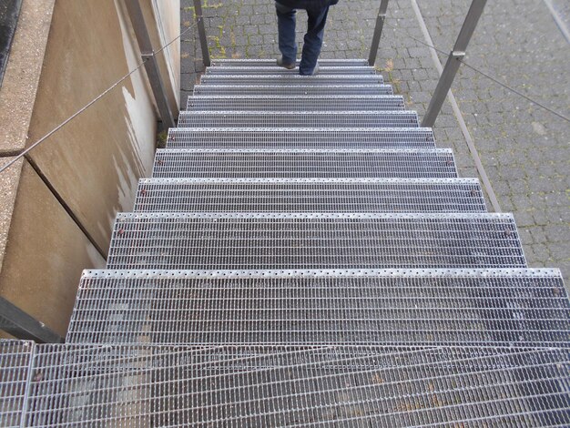 Photo low section of person walking on staircase