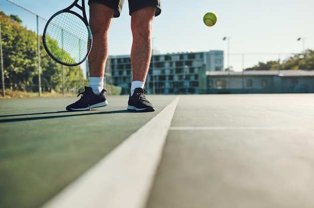 Foto sezione bassa del giocatore di tennis