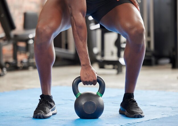 Photo low section of woman exercising in gym