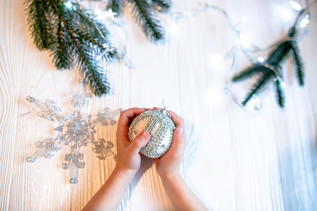 Photo low section of woman holding christmas tree