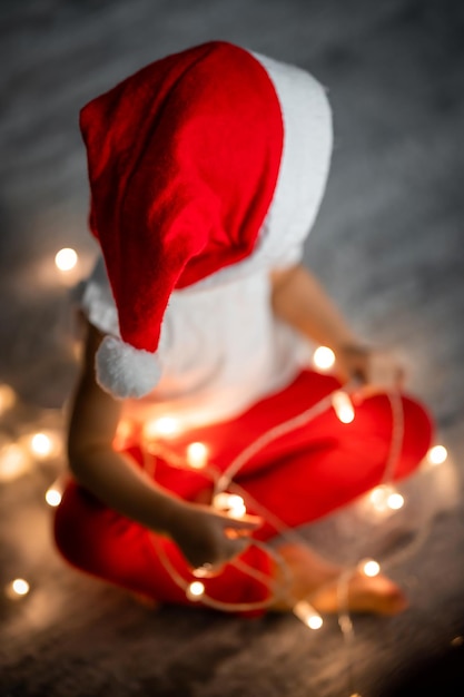 Photo low section of woman holding christmas tree