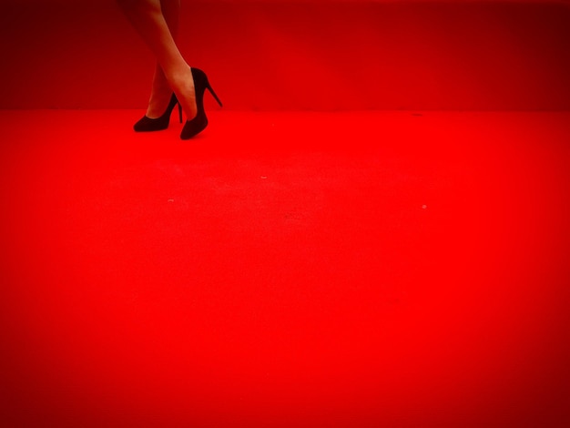 Photo low section of woman on red background