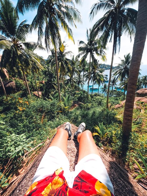 Photo low section of woman relaxing in hammock