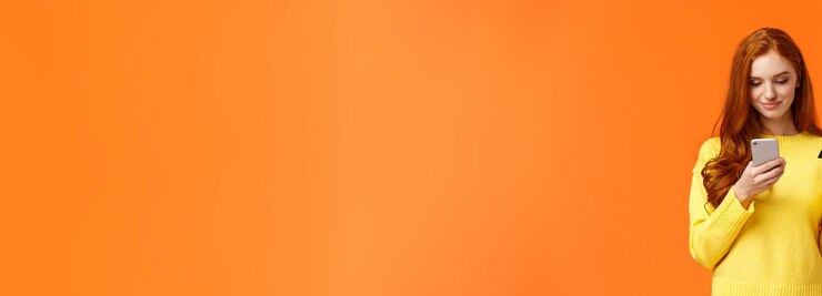 Photo low section of woman standing against yellow background