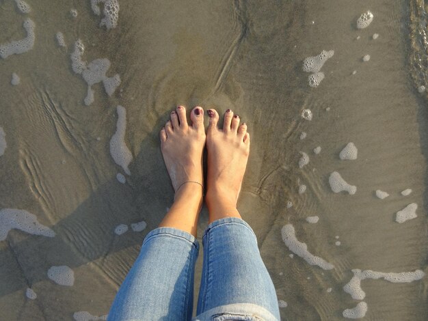 Photo low section of woman standing on ground