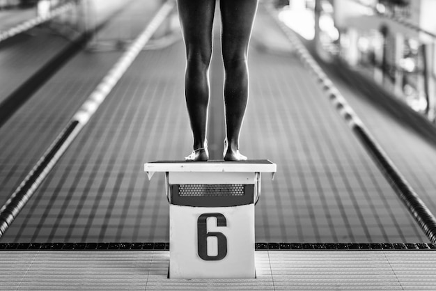 Photo low section of woman standing at poolside