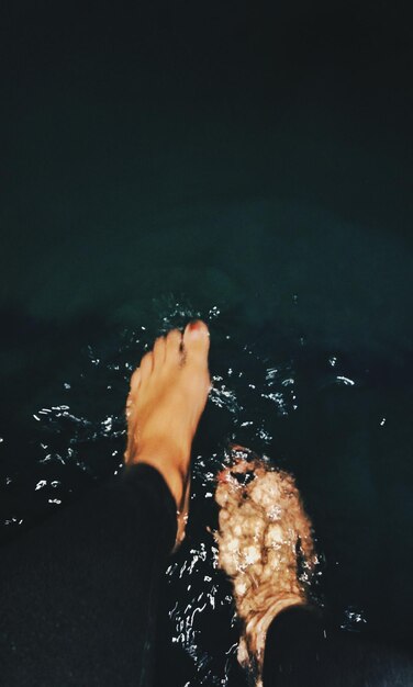 Photo low section of woman swimming in sea