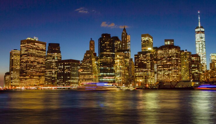Photo lower manhattan skyline at blue hour from brooklyn