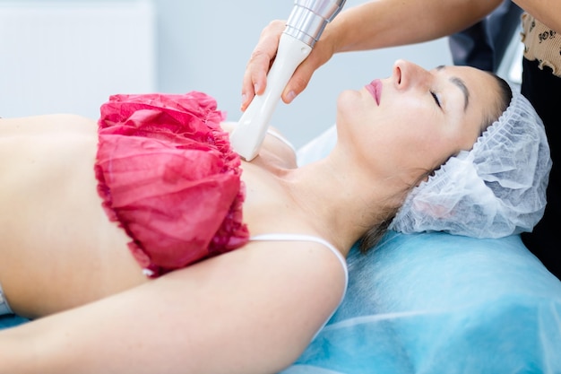 Фото Аппарат для массажа lpg лимфодренажный массаж для женщин в салоне красоты с избирательным фокусом