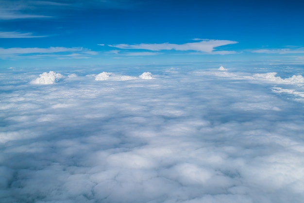 Lucht en de wolken vanuit vliegtuig