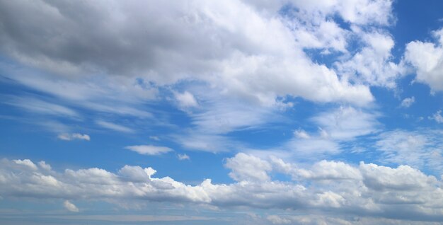 Lucht en wolken