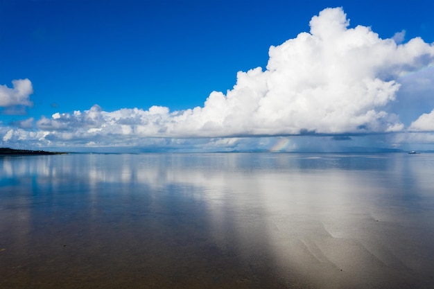 Lucht en zee op het eiland Ishigaki in Japan