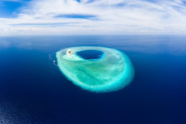 Lucht idyllisch atol, schilderachtige reisbestemming Maldives Polinesia