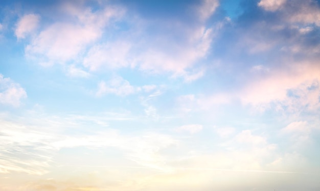 lucht wolken achtergrond, lucht wolken hemel met wolken en zon