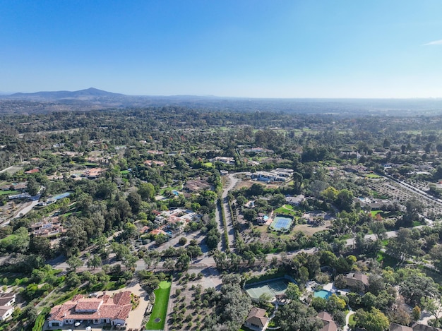Luchtbeeld over Rancho Santa Fe, een superrijke stad in San Diego, Californië, VS.
