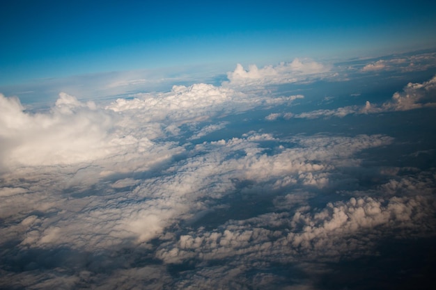 Luchtbeeld van een bewolkte hemel