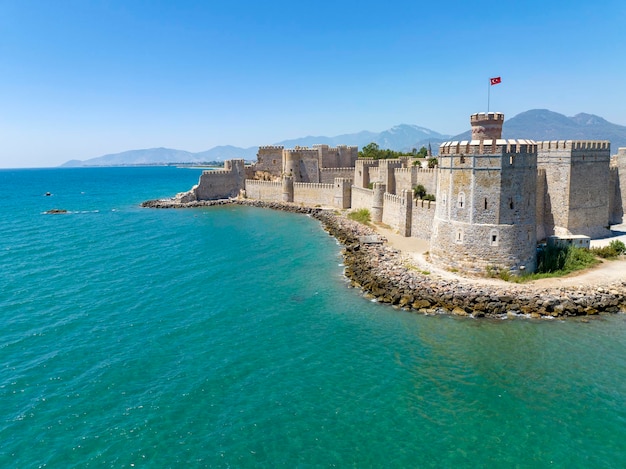 Luchtbeeld van het kasteel van Mamure of Anamur in de stad Anamur in Turkije