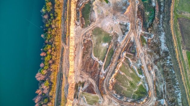 Luchtbeeld van het landschap vanaf de zee