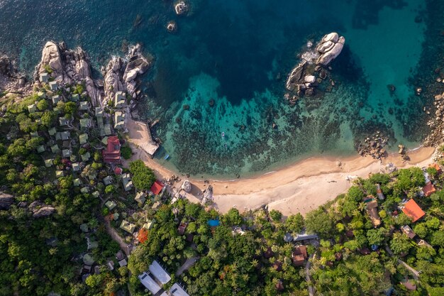 Foto luchtbeeld van het strand en de oceaan in thailand