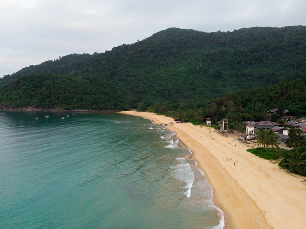 Foto luchtbeeld van het strandlandschap op het eiland tioman in pahang, maleisië