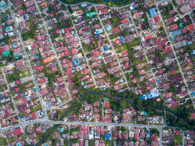 Luchtbeeld van huizen in de stad