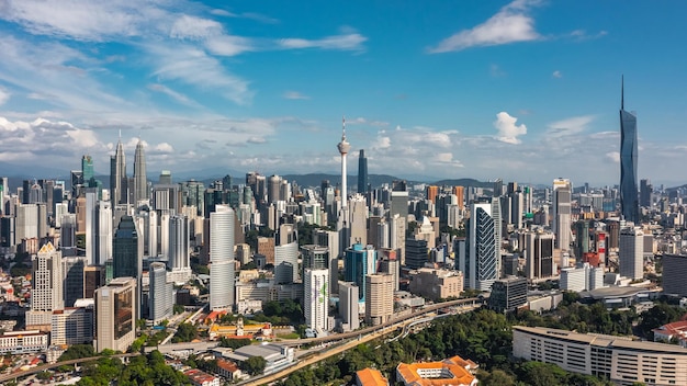 Foto luchtbeeld van kuala lumpur op een zonnige dag