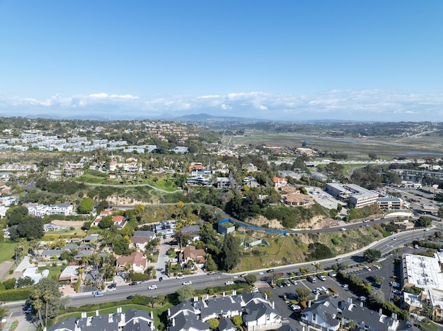 Luchtbeeld van solana beach, een kuststad in san diego county, zuid-californië, vs.