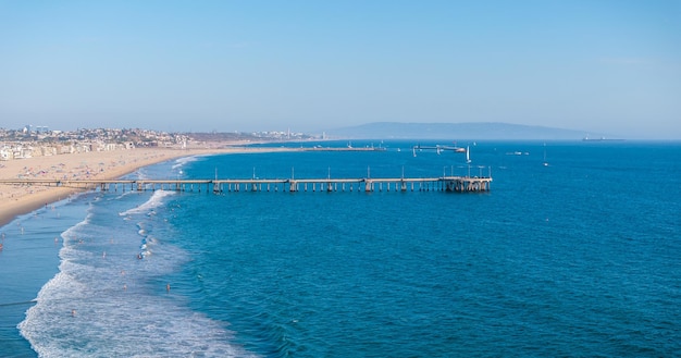 Luchtbeeld van Venice Beach en Pier in Los Angeles, Californië