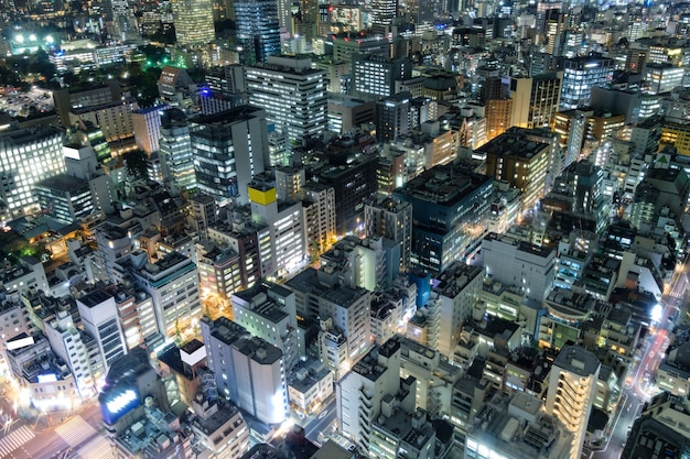 Luchtdiemening van de stad in vol met gloeiend licht in Tokyo