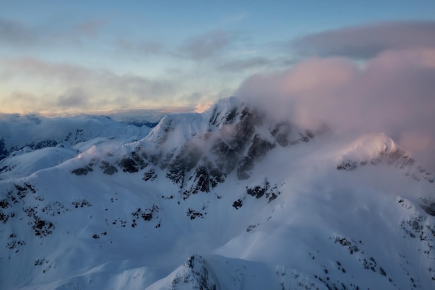 Luchtfoto berglandschap Canadese natuur achtergrond