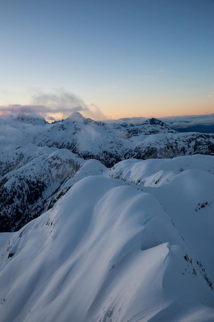 Luchtfoto berglandschap Canadese natuur achtergrond