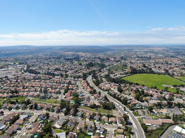 Luchtfoto black mountain van carmel valley met voorstedelijke wijk san diego