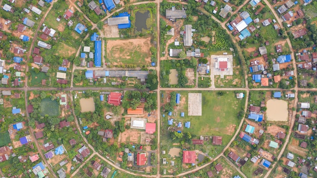 Luchtfoto bovenaanzicht van dorpen in een cirkel genomen met drones