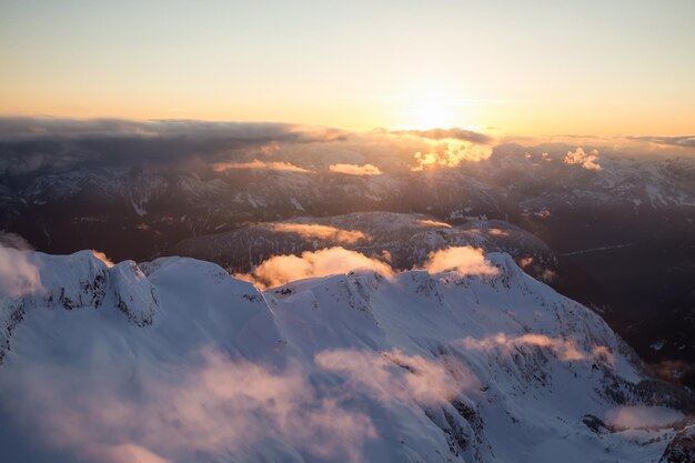 Luchtfoto Canadese berglandschap natuur achtergrond