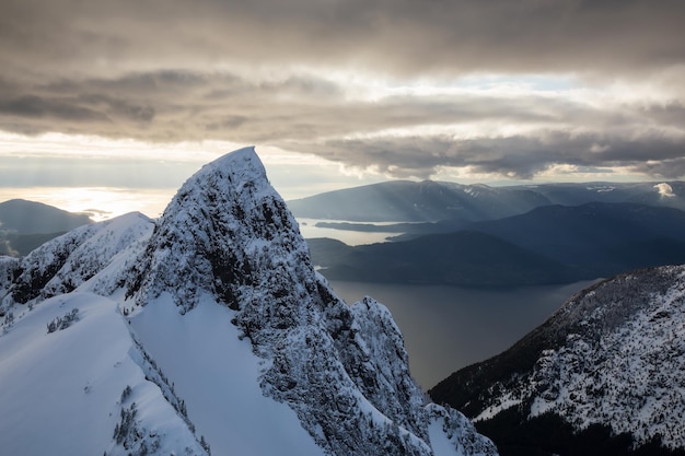 Luchtfoto Canadese berglandschap natuur achtergrond