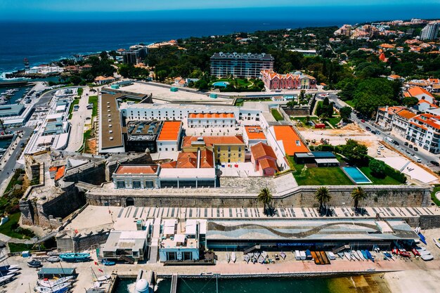 Luchtfoto drone uitzicht op Cascais 16e eeuwse citadel fort Portugal